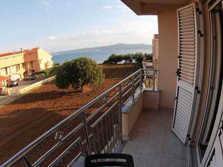Balkon s prostorom za sjedenje – Apartman 2