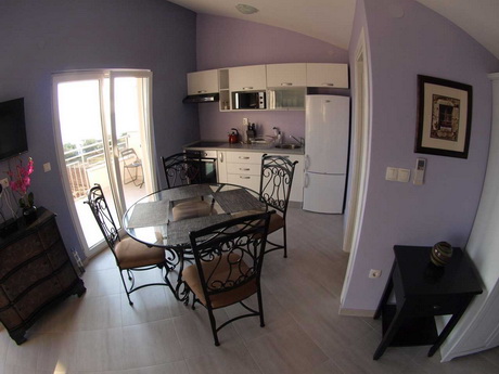Studio apartman s bračnim krevetom iz drugog kuta – Apartman 3